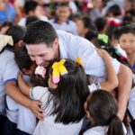 Entrega Renán Sánchez más de 30 mil paquetes de libretas a estudiantes en tres años